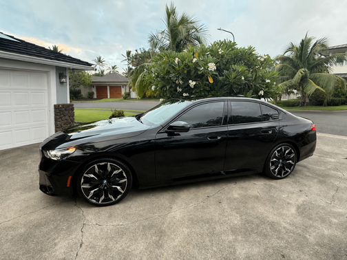 Black 2024 BMW i5 M60