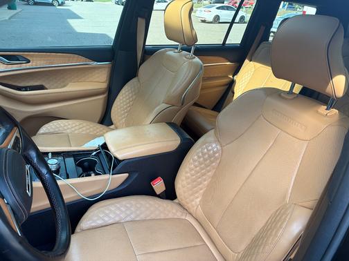 Black 2022 Jeep Grand Cherokee L Summit Reserve