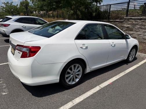 White 2014 Toyota Camry XLE