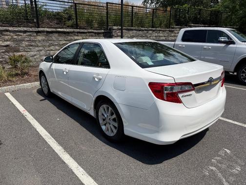 White 2014 Toyota Camry XLE