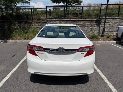 White 2014 Toyota Camry XLE