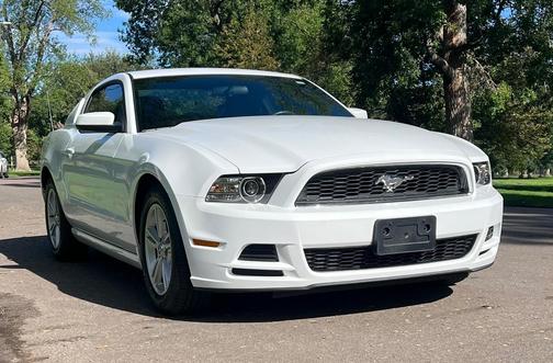 White 2014 Ford Mustang V6