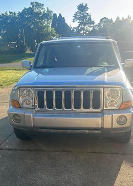 Silver 2010 Jeep Commander Limited