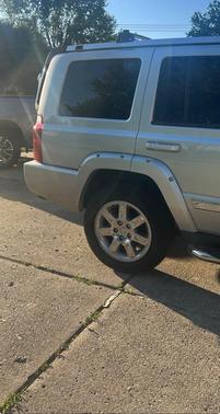 Silver 2010 Jeep Commander Limited
