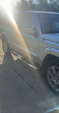 Silver 2010 Jeep Commander Limited