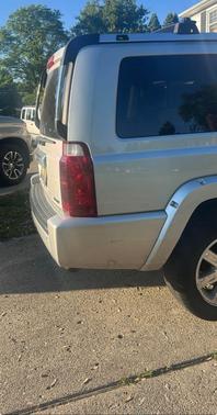 Silver 2010 Jeep Commander Limited