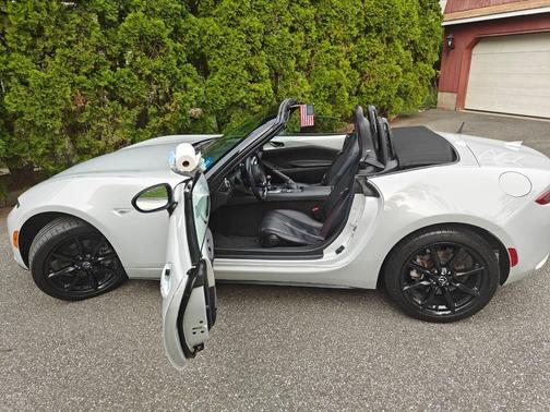 White 2016 Mazda MX-5 Miata Grand Touring