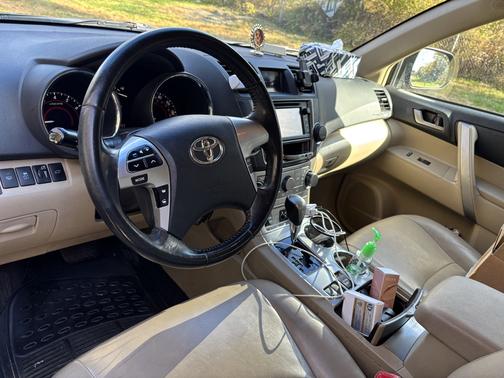2013 Toyota Highlander SE