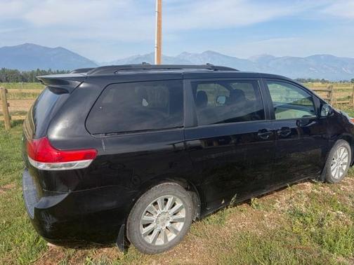 Black 2014 Toyota Sienna XLE