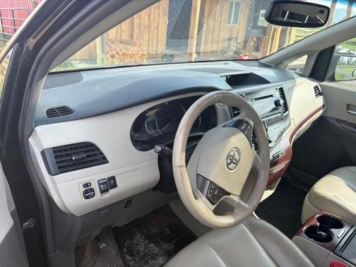 Black 2014 Toyota Sienna XLE