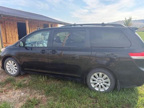 Black 2014 Toyota Sienna XLE