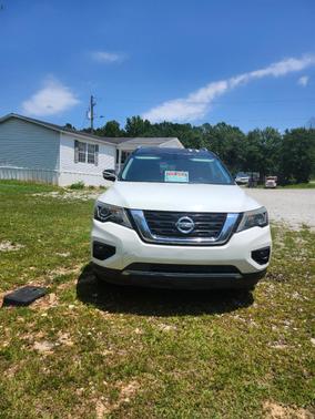White 2017 Nissan Pathfinder SL