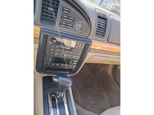 2001 Lincoln Continental Base