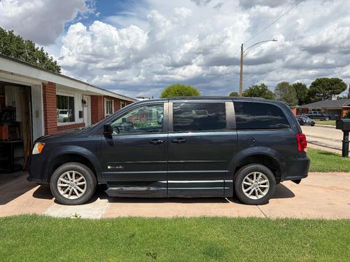 Blue 2014 Dodge Grand Caravan SXT