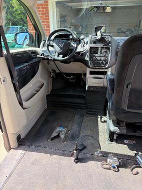 Blue 2014 Dodge Grand Caravan SXT