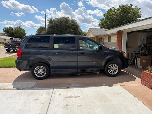 Blue 2014 Dodge Grand Caravan SXT