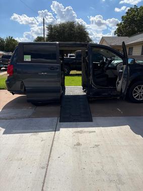 Blue 2014 Dodge Grand Caravan SXT
