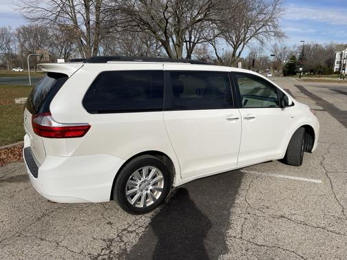 2017 Toyota Sienna XLE Premium
