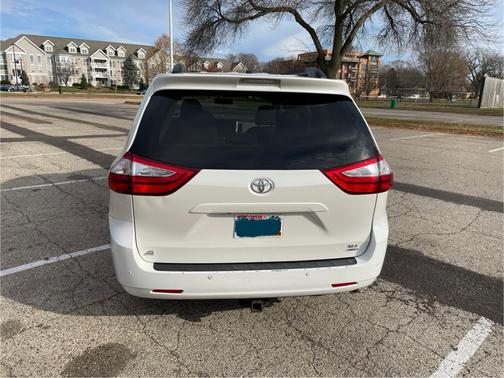 2017 Toyota Sienna XLE Premium