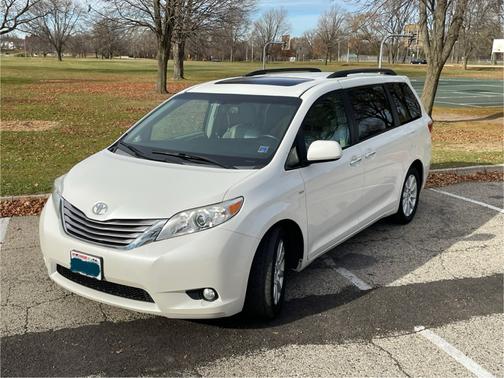 2017 Toyota Sienna XLE Premium