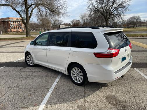 2017 Toyota Sienna XLE Premium