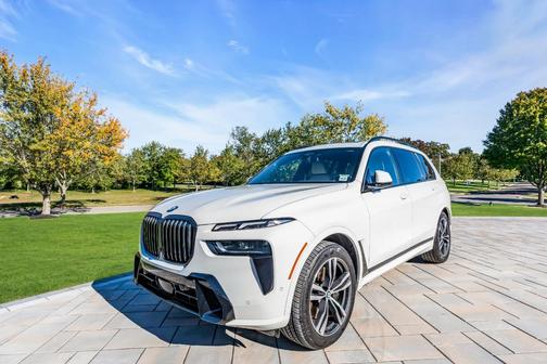 White 2023 BMW X7 xDrive40i