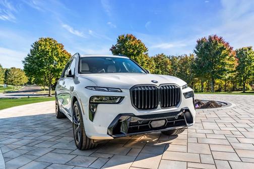 White 2023 BMW X7 xDrive40i