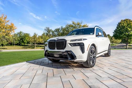 White 2023 BMW X7 xDrive40i
