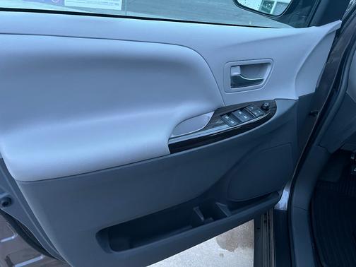 2017 Toyota Sienna XLE Premium