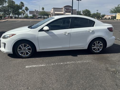 White 2013 Mazda Mazda3 i Grand Touring