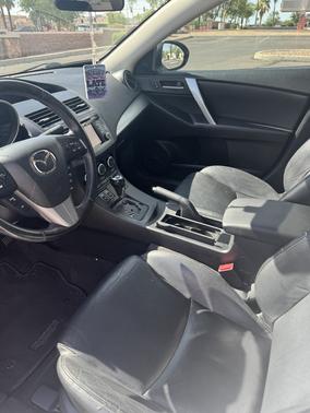 White 2013 Mazda Mazda3 i Grand Touring