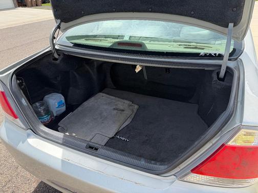 Silver 2005 Toyota Camry LE