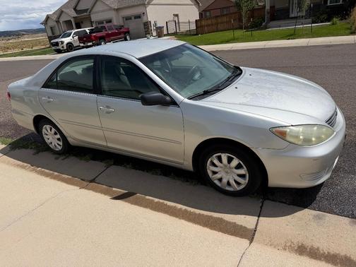Silver 2005 Toyota Camry LE