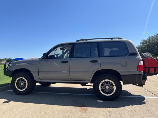 1999 Lexus LX 470 Base
