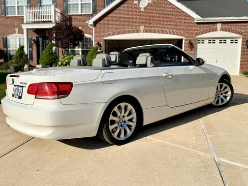 White 2009 BMW 328 i