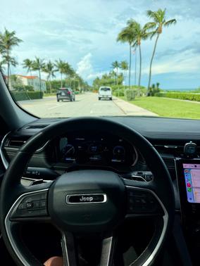 Black 2023 Jeep Grand Cherokee Limited