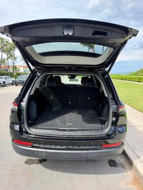 Black 2023 Jeep Grand Cherokee Limited