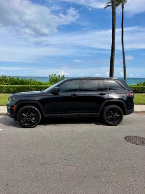 Black 2023 Jeep Grand Cherokee Limited