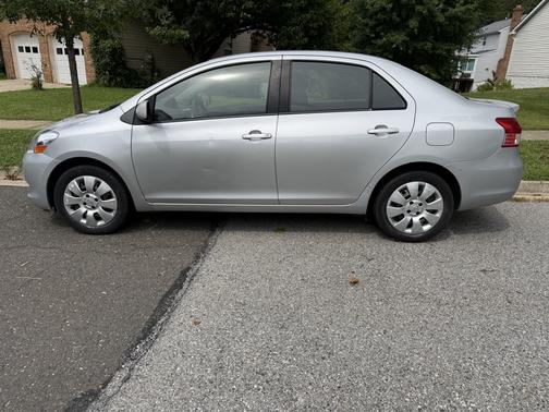 Gray 2007 Toyota Yaris Base