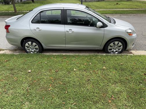 Gray 2007 Toyota Yaris Base