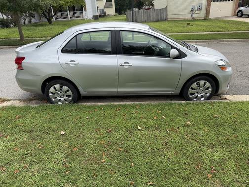 Gray 2007 Toyota Yaris Base