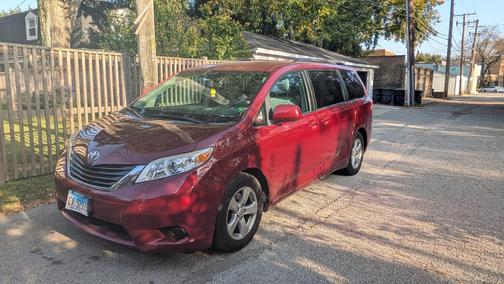 Red 2014 Toyota Sienna LE
