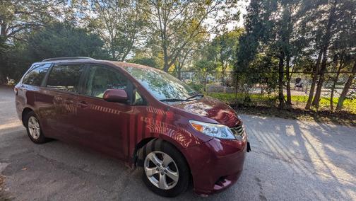 Red 2014 Toyota Sienna LE