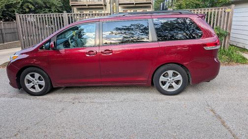 Red 2014 Toyota Sienna LE