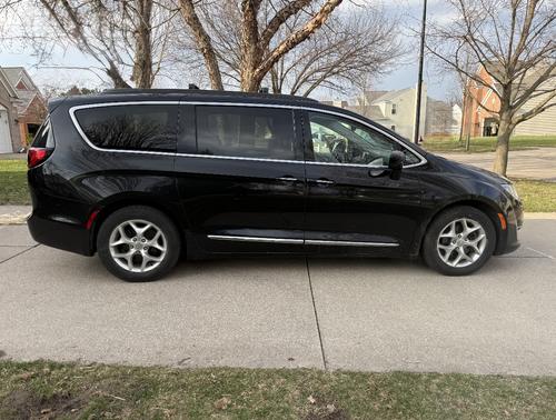 Black 2017 Chrysler Pacifica Touring-L