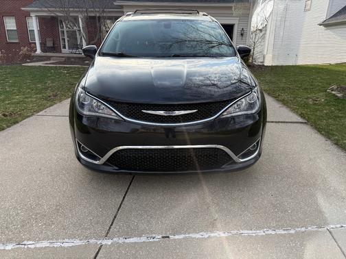 Black 2017 Chrysler Pacifica Touring-L