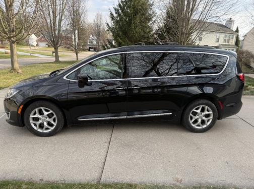 Black 2017 Chrysler Pacifica Touring-L