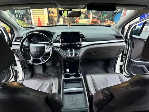 White 2019 Honda Odyssey EX-L