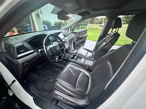 White 2019 Honda Odyssey EX-L