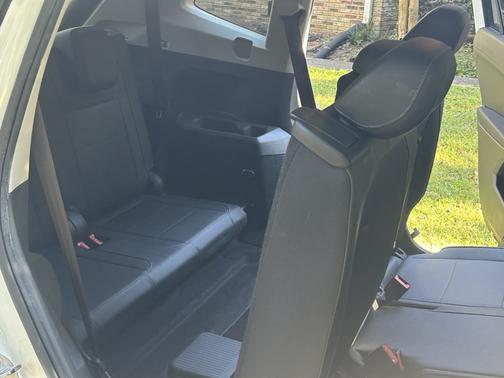 White 2018 Volkswagen Tiguan 2.0T SE